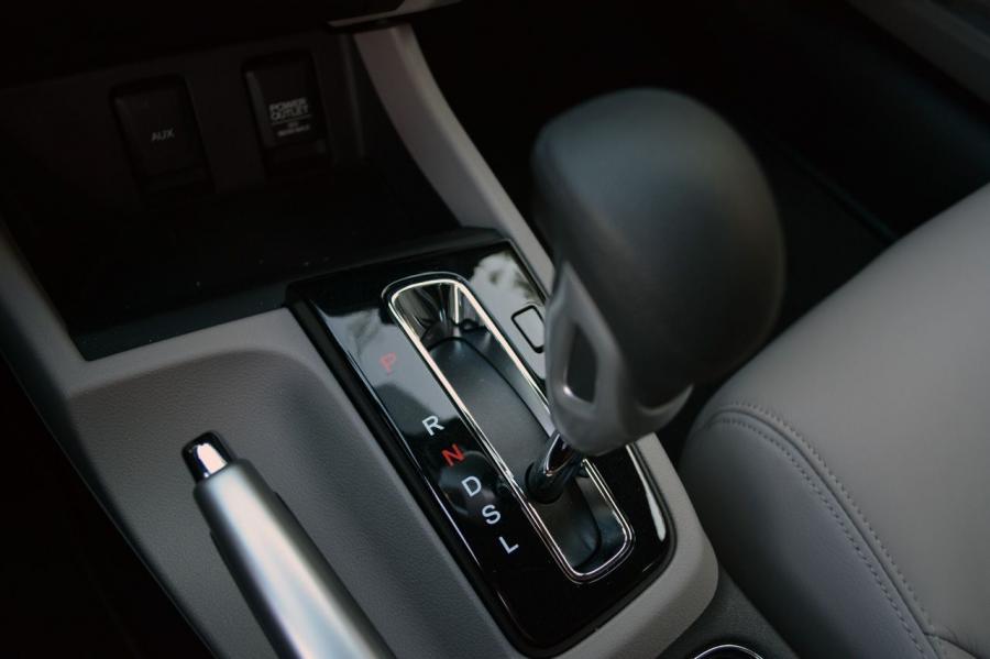  Honda Civic Hybrid 2013 года  (фото 15 из 29)